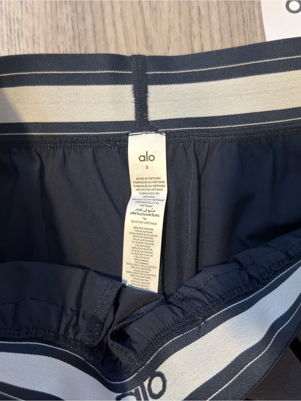ALO Yoga Men's Black Wide-Leg Joggers - Picture 4 of 4